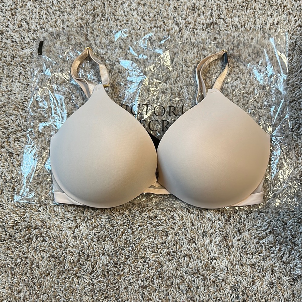 BRAND NEW, Victorias Secret, very sexy, push up plunge bra